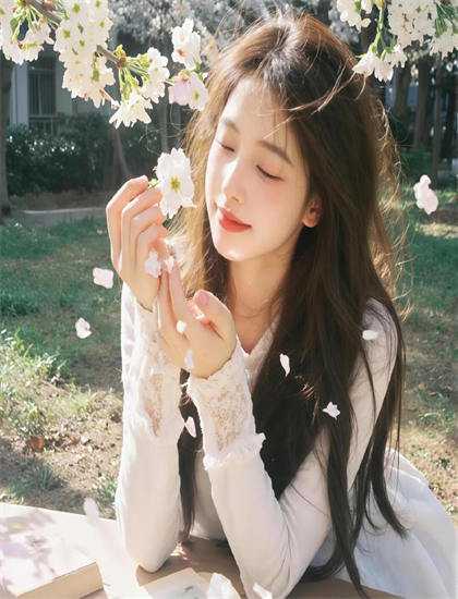 探索《费里尼：我是说谎者》的奥秘：隐藏细节与深层意义